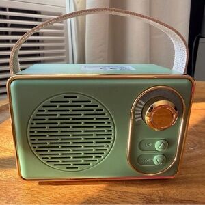 Retro Green Portable Speaker